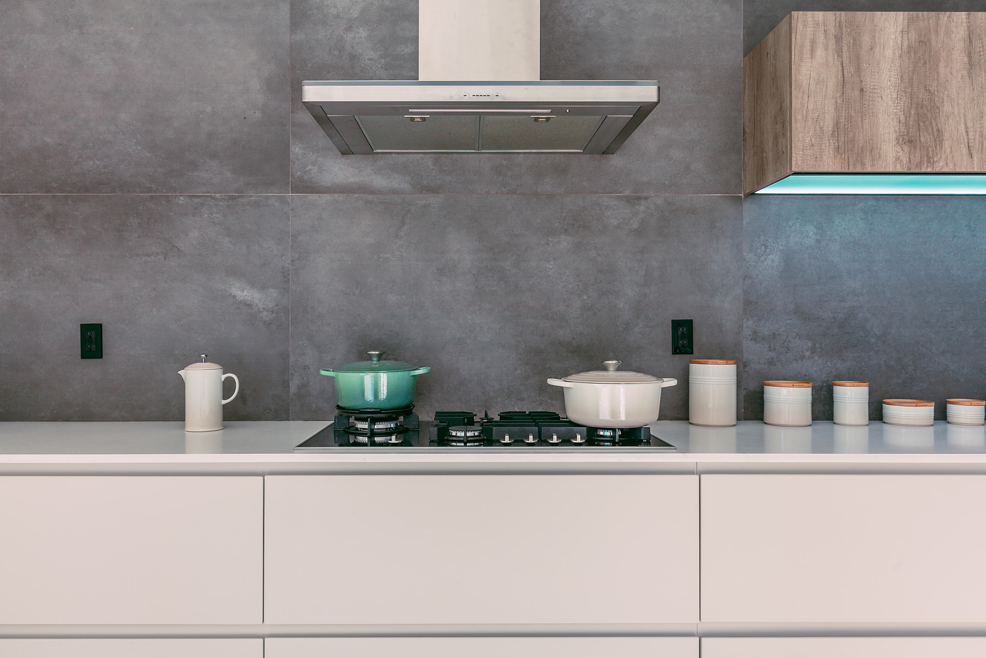 VAGUS HAUSTECHNIK - Küche mit Naturstein Fliesen